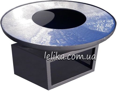 круглий мангал барбекю з плоским жарочним диском на тумбі 